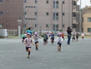 ５歳児年長組　徒歩遠足（高松中学校）その２の写真